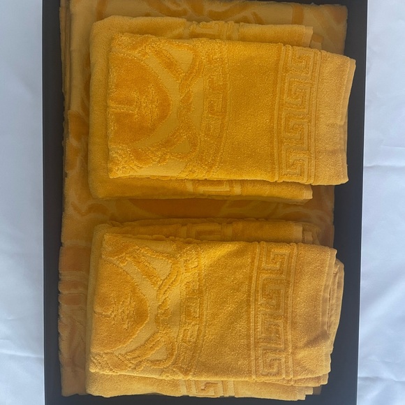 VERSACE MEDUSA BATH TOWEL SET - Picture 5 of 10